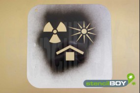 "Vor Hitze und radioaktiven Strahlen schützen" Kunststoffschablone